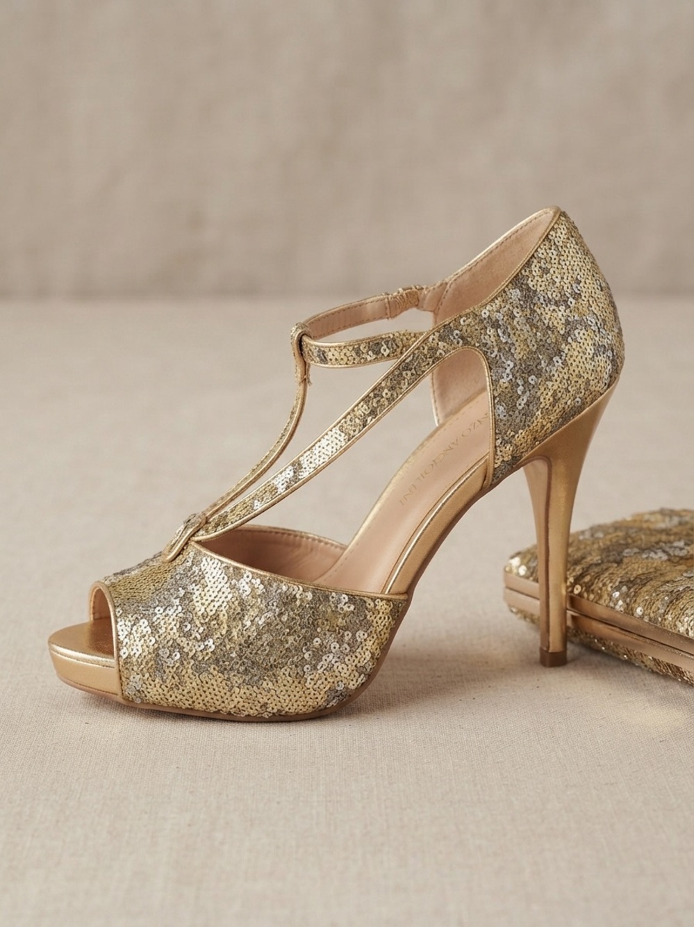 Enzo Angiolini Gold Sequin T-Strap Peep-Toe Heels size 8